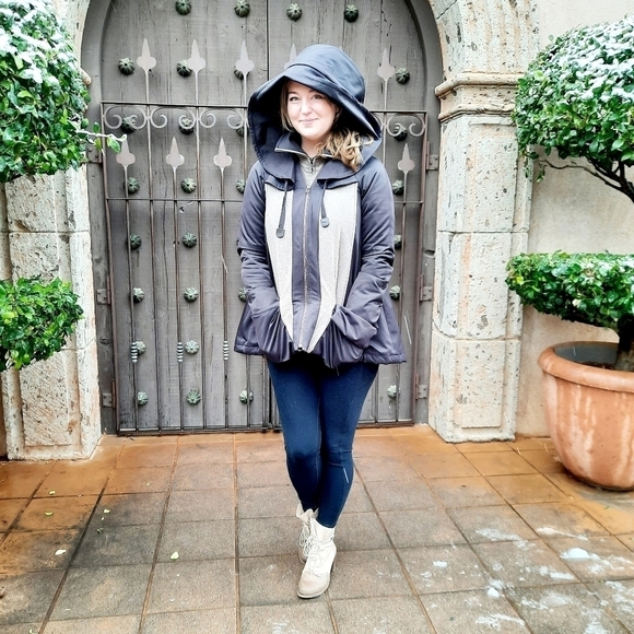 Frozen Witchy Hooded Winter Coat 36 - Picture 1 of 8